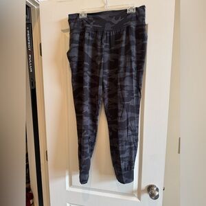 Athleta XL black camo joggers
